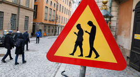 Smartphone_pedestrians